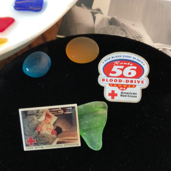 Red Cross real pins - Picture 1 of 3